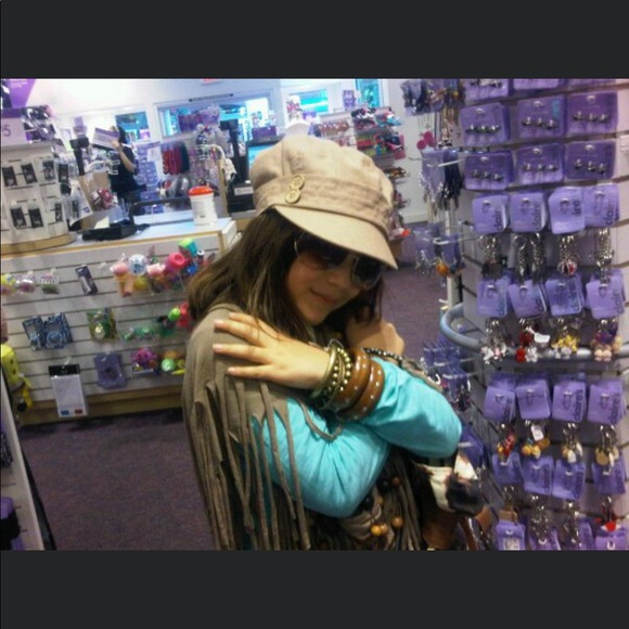 Meet your Posher, Chloe - Picture 2 of 2